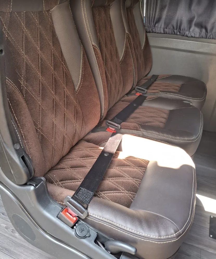 Interior estofado da van JR Vans